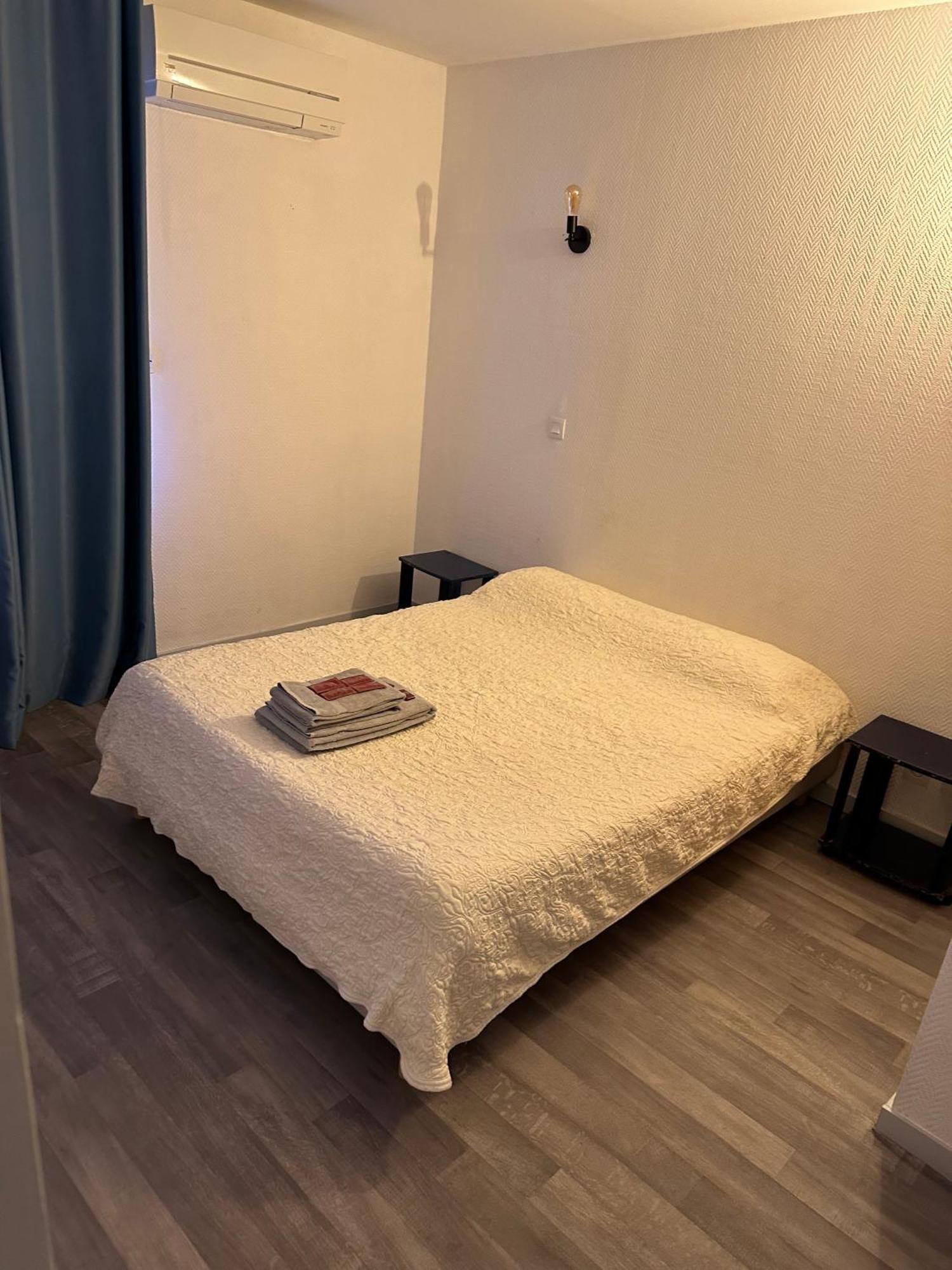 Hotel Restaurant La Ceinture Vauvert Dış mekan fotoğraf